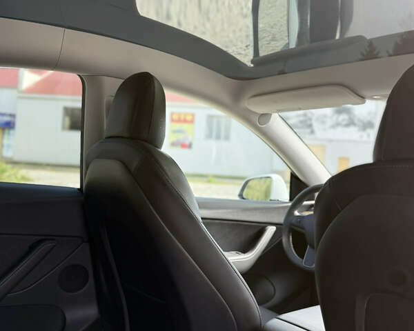 Белый Тесла Model Y, объемом двигателя 0 л и пробегом 57 тыс. км за 31000 $, фото 32 на Automoto.ua