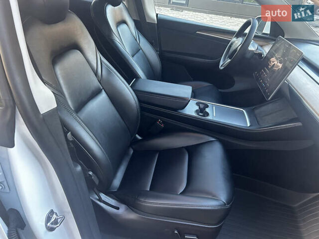 Тесла Model Y 2022 в Тернополе на Automoto.ua Белый Тесла Model Y, объемом двигателя 0 л и пробегом 52 тыс. км за 27300 $, фото 8 на Automoto.ua