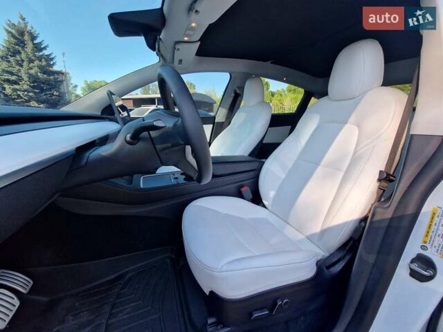 Белый Тесла Model Y, объемом двигателя 0 л и пробегом 48 тыс. км за 27000 $, фото 14 на Automoto.ua