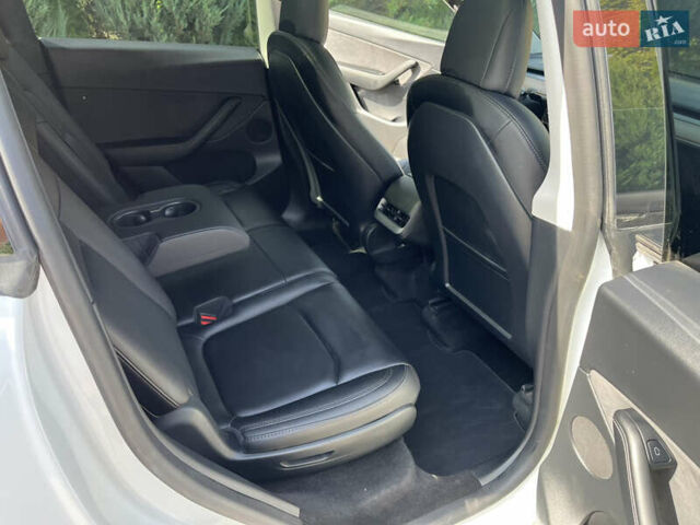 Белый Тесла Model Y, объемом двигателя 0 л и пробегом 26 тыс. км за 28300 $, фото 25 на Automoto.ua