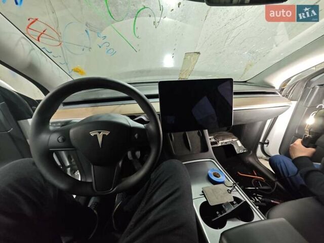 Белый Тесла Model Y, объемом двигателя 0 л и пробегом 38 тыс. км за 28000 $, фото 67 на Automoto.ua