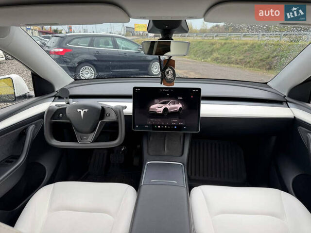 Білий Тесла Model Y, об'ємом двигуна 0 л та пробігом 62 тис. км за 27400 $, фото 22 на Automoto.ua
