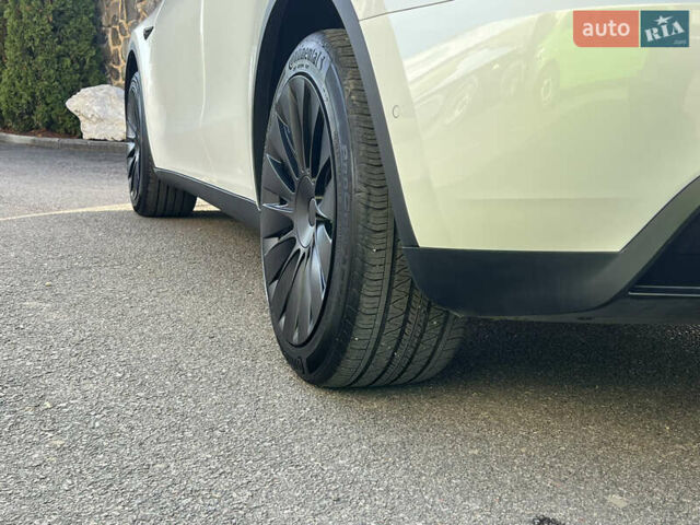Білий Тесла Model Y, об'ємом двигуна 0 л та пробігом 12 тис. км за 24750 $, фото 20 на Automoto.ua