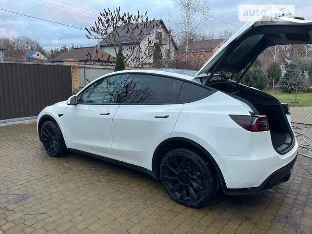 Белый Тесла Model Y, объемом двигателя 0 л и пробегом 6 тыс. км за 35000 $, фото 1 на Automoto.ua