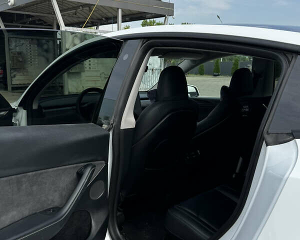 Белый Тесла Model Y, объемом двигателя 0 л и пробегом 91 тыс. км за 29600 $, фото 23 на Automoto.ua