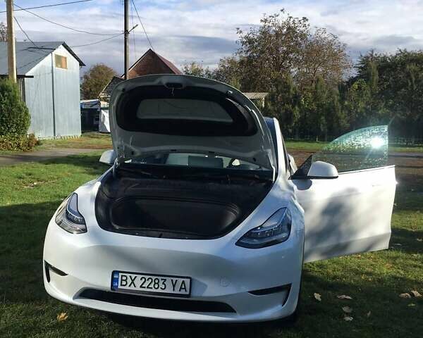 Белый Тесла Model Y, объемом двигателя 0 л и пробегом 30 тыс. км за 25900 $, фото 2 на Automoto.ua