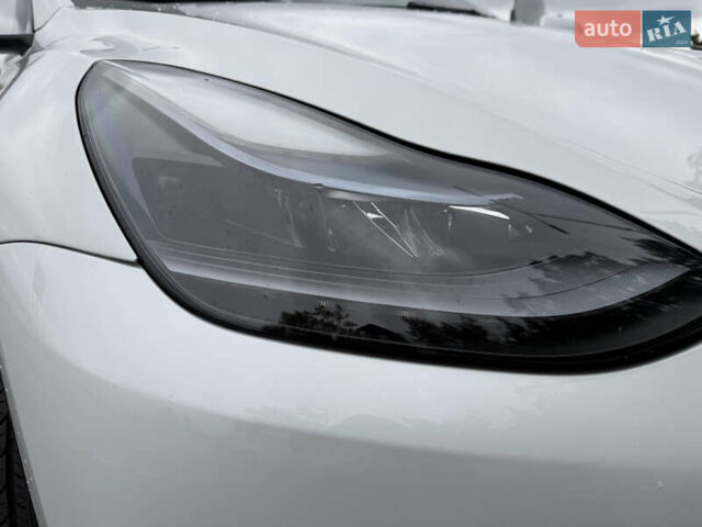 Білий Тесла Model Y, об'ємом двигуна 0 л та пробігом 82 тис. км за 25499 $, фото 27 на Automoto.ua