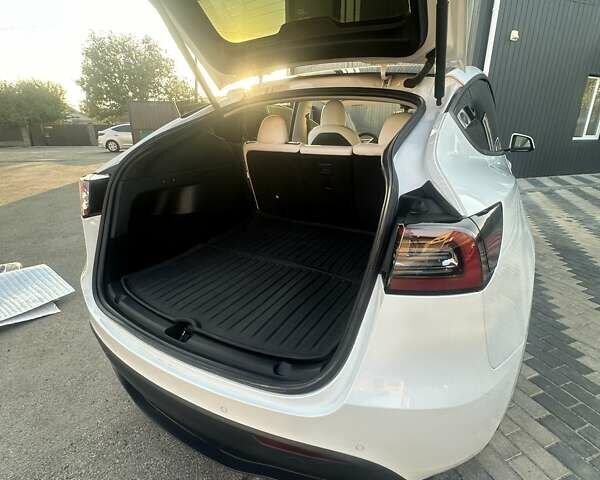 Тесла Model Y 2022 у Києві на Automoto.ua Білий Тесла Model Y, об'ємом двигуна 0 л та пробігом 25 тис. км за 35500 $, фото 12 на Automoto.ua