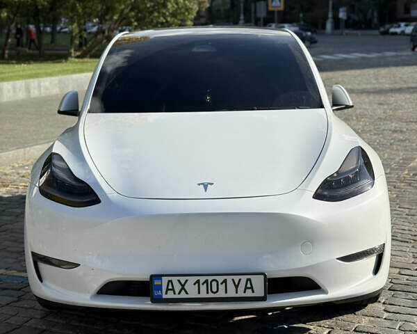 Белый Тесла Model Y, объемом двигателя 0 л и пробегом 32 тыс. км за 33000 $, фото 2 на Automoto.ua