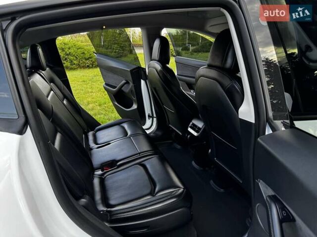 Белый Тесла Model Y, объемом двигателя 0 л и пробегом 59 тыс. км за 28800 $, фото 26 на Automoto.ua
