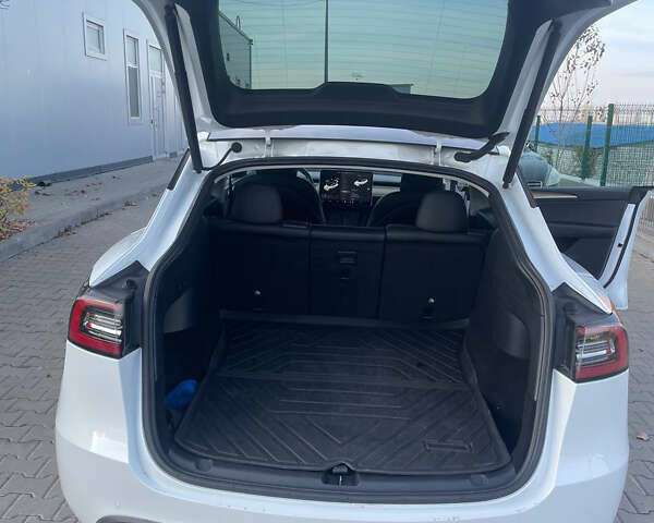 Білий Тесла Model Y, об'ємом двигуна 0 л та пробігом 60 тис. км за 24900 $, фото 33 на Automoto.ua