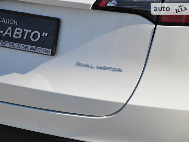 Белый Тесла Model Y, объемом двигателя 0 л и пробегом 2 тыс. км за 54000 $, фото 5 на Automoto.ua