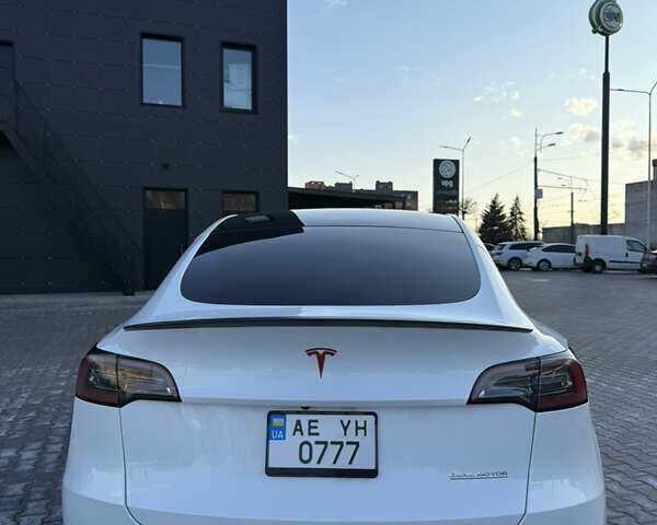 Белый Тесла Model Y, объемом двигателя 0 л и пробегом 50 тыс. км за 27999 $, фото 5 на Automoto.ua