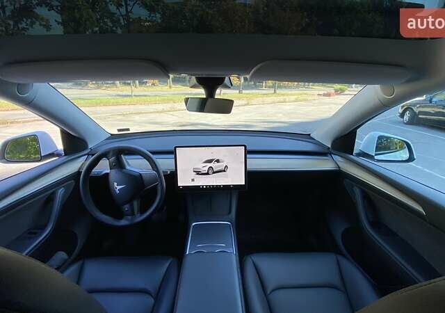 Білий Тесла Model Y, об'ємом двигуна 0 л та пробігом 100 тис. км за 25400 $, фото 20 на Automoto.ua
