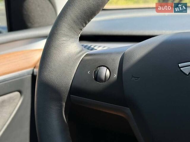 Білий Тесла Model Y, об'ємом двигуна 0 л та пробігом 56 тис. км за 26000 $, фото 41 на Automoto.ua