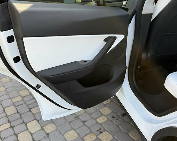 Белый Тесла Model Y, объемом двигателя 0 л и пробегом 102 тыс. км за 26000 $, фото 18 на Automoto.ua