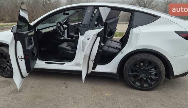 Белый Тесла Model Y, объемом двигателя 0 л и пробегом 27 тыс. км за 29000 $, фото 7 на Automoto.ua