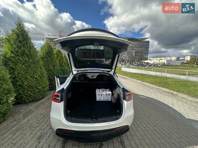 Белый Тесла Model Y, объемом двигателя 0 л и пробегом 5 тыс. км за 25333 $, фото 11 на Automoto.ua