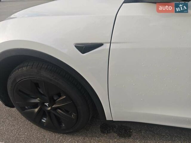 Белый Тесла Model Y, объемом двигателя 0 л и пробегом 38 тыс. км за 28000 $, фото 14 на Automoto.ua