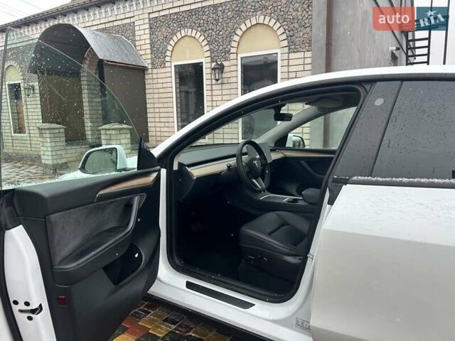 Белый Тесла Model Y, объемом двигателя 0 л и пробегом 94 тыс. км за 29999 $, фото 26 на Automoto.ua