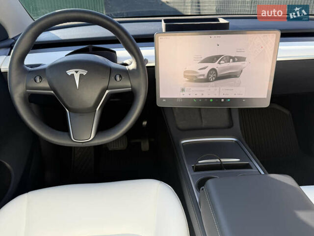 Білий Тесла Model Y, об'ємом двигуна 0 л та пробігом 45 тис. км за 27500 $, фото 5 на Automoto.ua