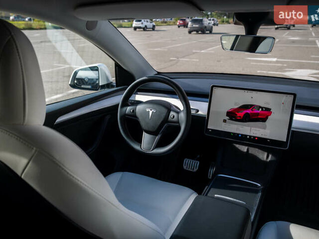 Белый Тесла Model Y, объемом двигателя 0 л и пробегом 50 тыс. км за 30000 $, фото 16 на Automoto.ua
