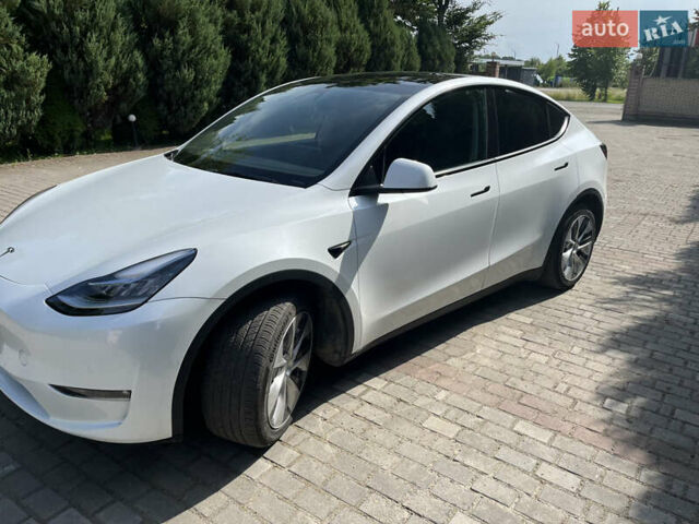 Белый Тесла Model Y, объемом двигателя 0 л и пробегом 26 тыс. км за 28300 $, фото 1 на Automoto.ua