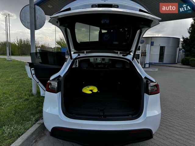 Белый Тесла Model Y, объемом двигателя 0 л и пробегом 59 тыс. км за 28800 $, фото 22 на Automoto.ua