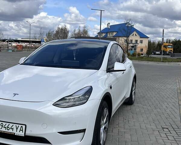 Белый Тесла Model Y, объемом двигателя 0 л и пробегом 66 тыс. км за 23999 $, фото 1 на Automoto.ua