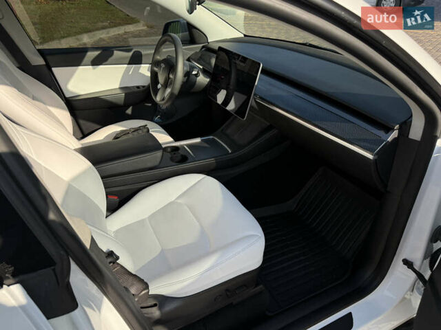 Белый Тесла Model Y, объемом двигателя 0 л и пробегом 102 тыс. км за 26000 $, фото 15 на Automoto.ua