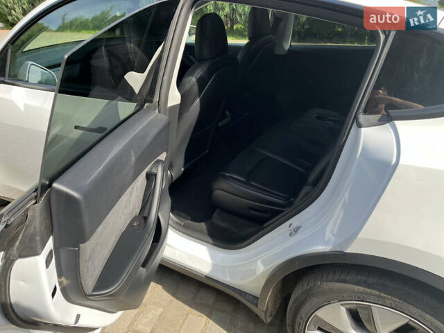 Белый Тесла Model Y, объемом двигателя 0 л и пробегом 26 тыс. км за 28300 $, фото 16 на Automoto.ua