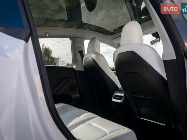 Белый Тесла Model Y, объемом двигателя 0 л и пробегом 51 тыс. км за 29500 $, фото 15 на Automoto.ua