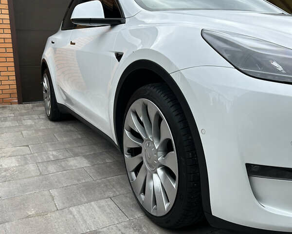 Белый Тесла Model Y, объемом двигателя 0 л и пробегом 58 тыс. км за 40000 $, фото 7 на Automoto.ua