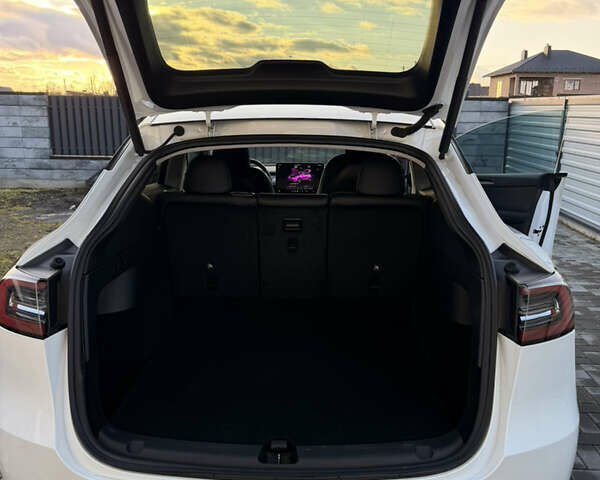 Білий Тесла Model Y, об'ємом двигуна 0 л та пробігом 52 тис. км за 26000 $, фото 15 на Automoto.ua