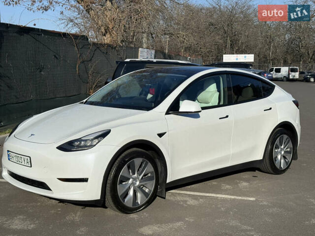 Білий Тесла Model Y, об'ємом двигуна 0 л та пробігом 45 тис. км за 27500 $, фото 1 на Automoto.ua