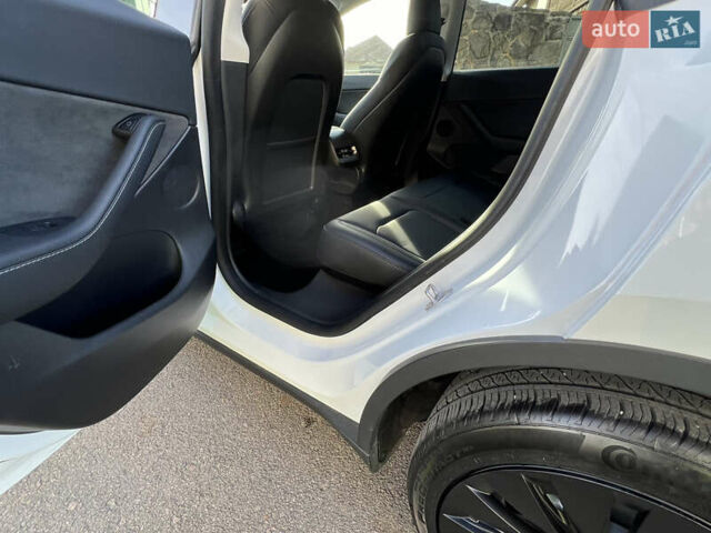 Білий Тесла Model Y, об'ємом двигуна 0 л та пробігом 12 тис. км за 24750 $, фото 42 на Automoto.ua