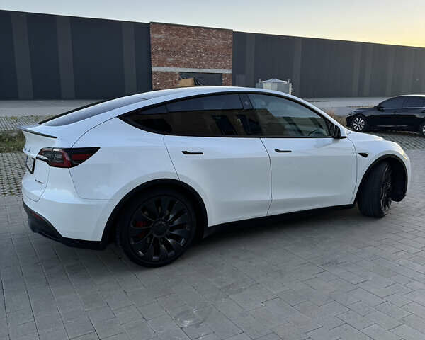 Белый Тесла Model Y, объемом двигателя 0 л и пробегом 53 тыс. км за 29500 $, фото 3 на Automoto.ua
