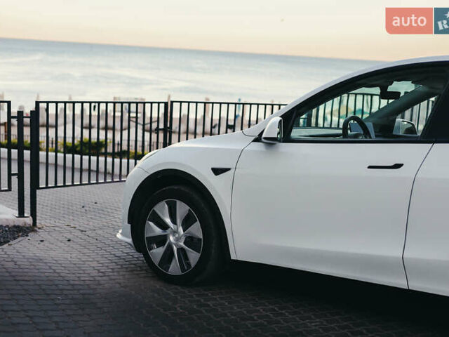 Белый Тесла Model Y, объемом двигателя 0 л и пробегом 45 тыс. км за 28900 $, фото 14 на Automoto.ua