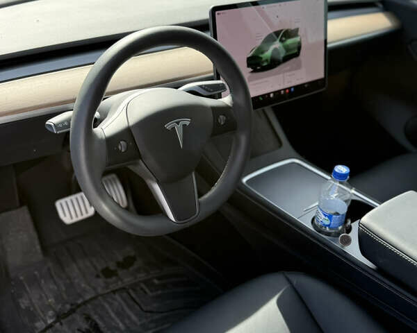 Белый Тесла Model Y, объемом двигателя 0 л и пробегом 57 тыс. км за 31000 $, фото 36 на Automoto.ua