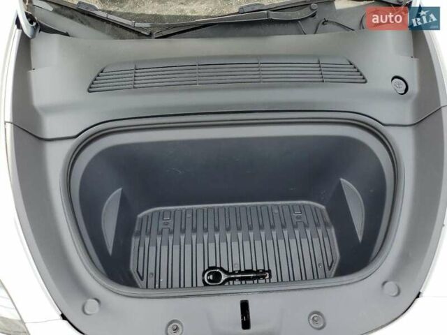 Білий Тесла Model Y, об'ємом двигуна 0 л та пробігом 29 тис. км за 8500 $, фото 11 на Automoto.ua