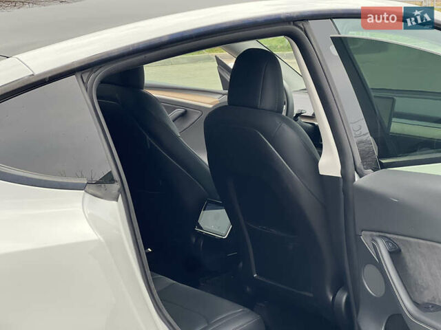 Белый Тесла Model Y, объемом двигателя 0 л и пробегом 79 тыс. км за 29500 $, фото 15 на Automoto.ua