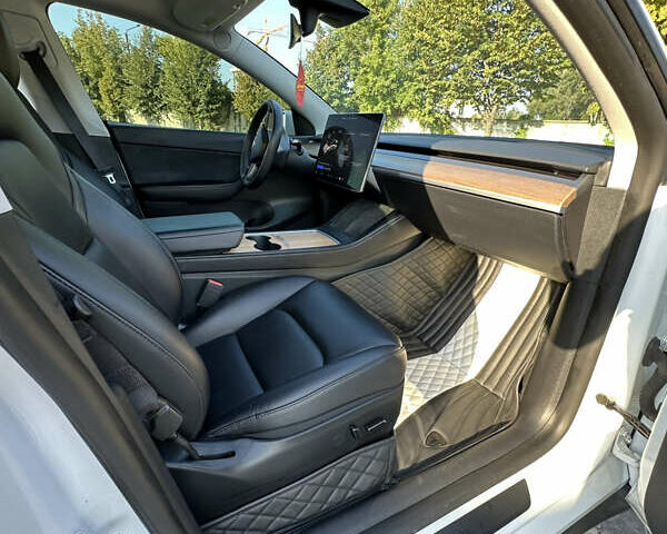 Тесла Model Y 2022 в Львове на Automoto.ua Белый Тесла Model Y, объемом двигателя 0 л и пробегом 60 тыс. км за 25500 $, фото 9 на Automoto.ua