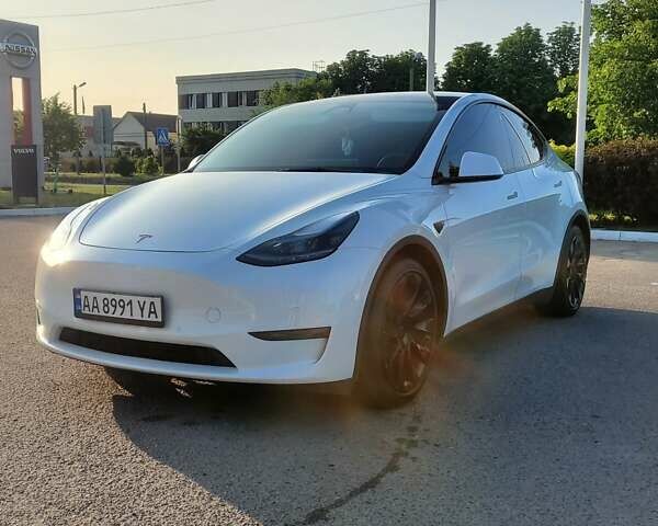 Белый Тесла Model Y, объемом двигателя 0 л и пробегом 19 тыс. км за 29999 $, фото 2 на Automoto.ua