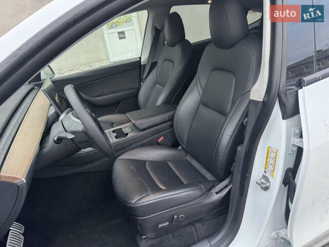 Белый Тесла Model Y, объемом двигателя 0 л и пробегом 29 тыс. км за 21700 $, фото 18 на Automoto.ua
