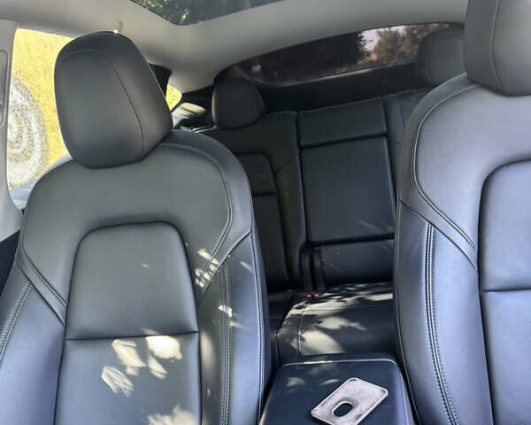 Белый Тесла Model Y, объемом двигателя 0 л и пробегом 90 тыс. км за 27000 $, фото 2 на Automoto.ua