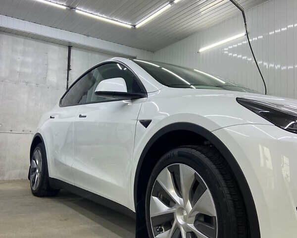 Белый Тесла Model Y, объемом двигателя 0 л и пробегом 27 тыс. км за 33000 $, фото 5 на Automoto.ua