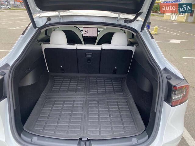 Белый Тесла Model Y, объемом двигателя 0 л и пробегом 12 тыс. км за 39700 $, фото 34 на Automoto.ua