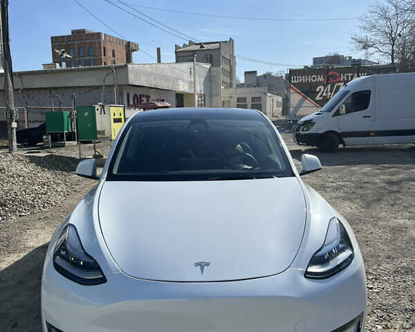 Белый Тесла Model Y, объемом двигателя 0 л и пробегом 17 тыс. км за 27500 $, фото 2 на Automoto.ua