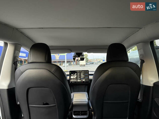 Белый Тесла Model Y, объемом двигателя 0 л и пробегом 81 тыс. км за 25900 $, фото 19 на Automoto.ua