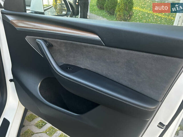 Тесла Model Y 2022 в Тернополе на Automoto.ua Белый Тесла Model Y, объемом двигателя 0 л и пробегом 52 тыс. км за 27300 $, фото 7 на Automoto.ua